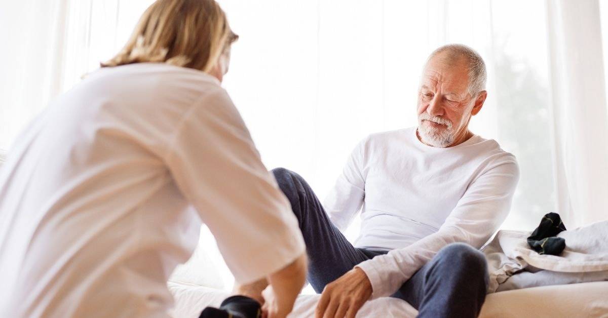 How to make the challenging task to put on your socks easier?